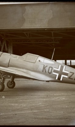 Avion Curtiss transformÃ© en avion allemand, photographie, 1940-1944
